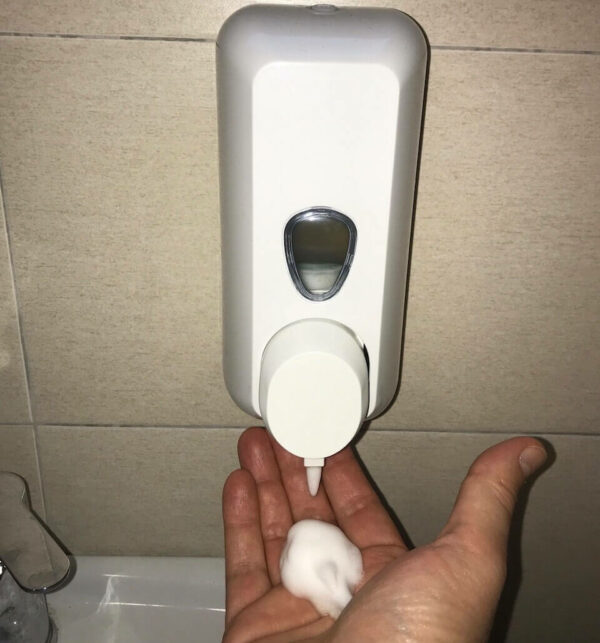Sapone lavamani in schiuma antimicrobico - immagine 2